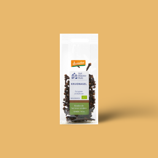 Cloves whole
